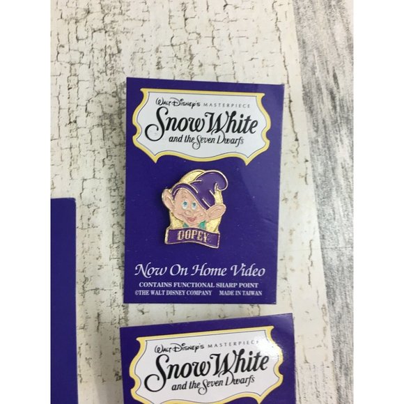 Disney Snow White and Seven Dwarfs Pins Home Video with Cards Complete Vtg 90s - Picture 7 of 16